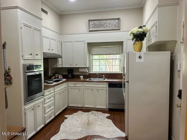 $288,000 | 21 Oakhurst Drive, Natchez, MS 39120