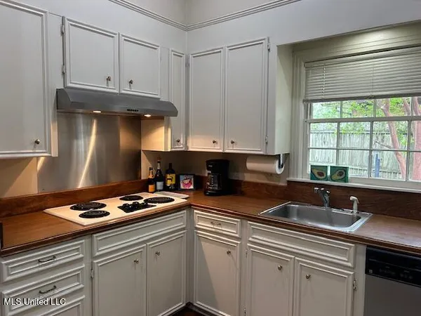 $288,000 | 21 Oakhurst Drive, Natchez, MS 39120