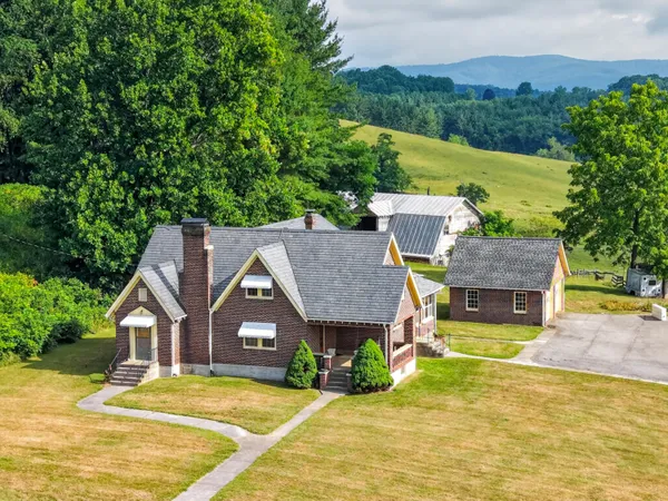 $399,900 | 3172 Floyd Highway South, Floyd, VA 24091