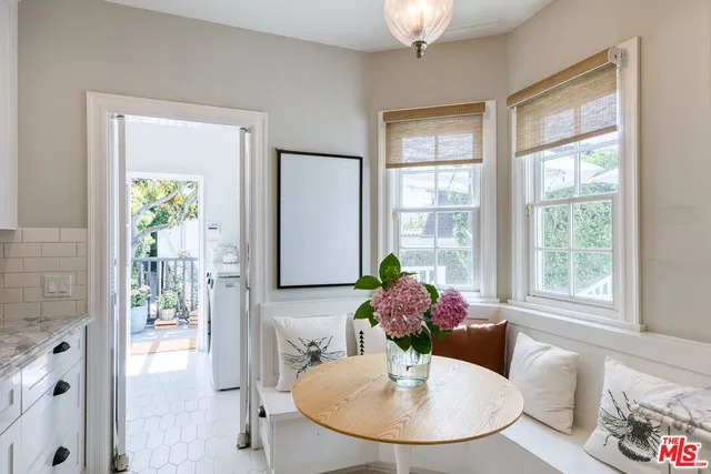 a picture of a table and chairs