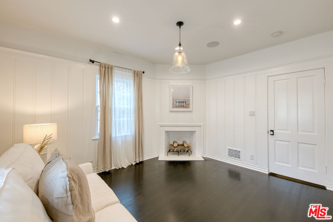 10736 Le Conte Avenue Los Angeles, CA 90024 - Photo 18 of 44