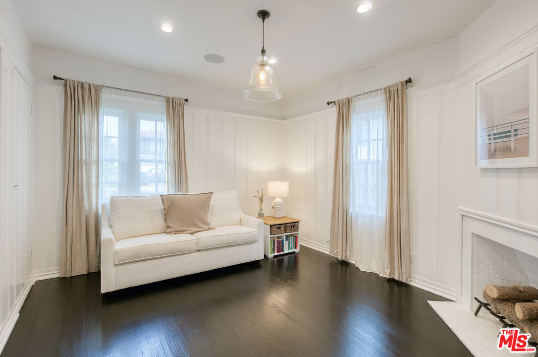 10736 Le Conte Avenue Los Angeles, CA 90024 - Photo 19 of 44