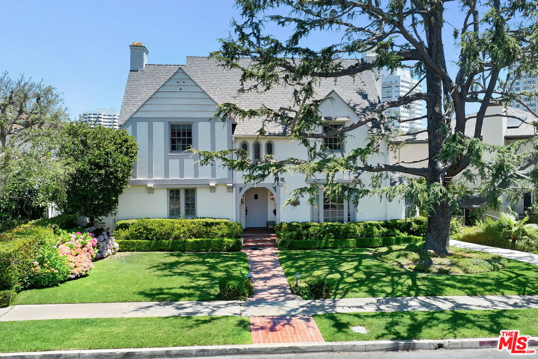 10736 Le Conte Avenue Los Angeles, CA 90024 - Photo 2 of 44