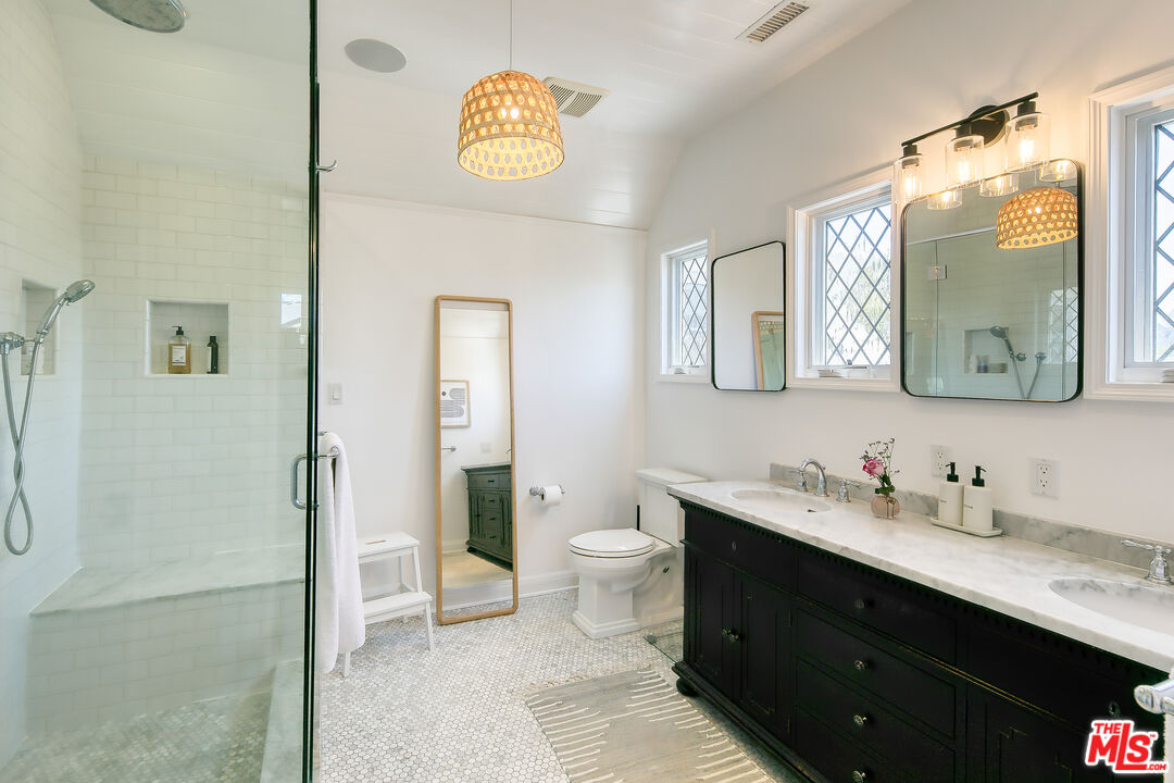 10736 Le Conte Avenue Los Angeles, CA 90024 - Photo 24 of 44 a bathroom with a toilet sink and mirror