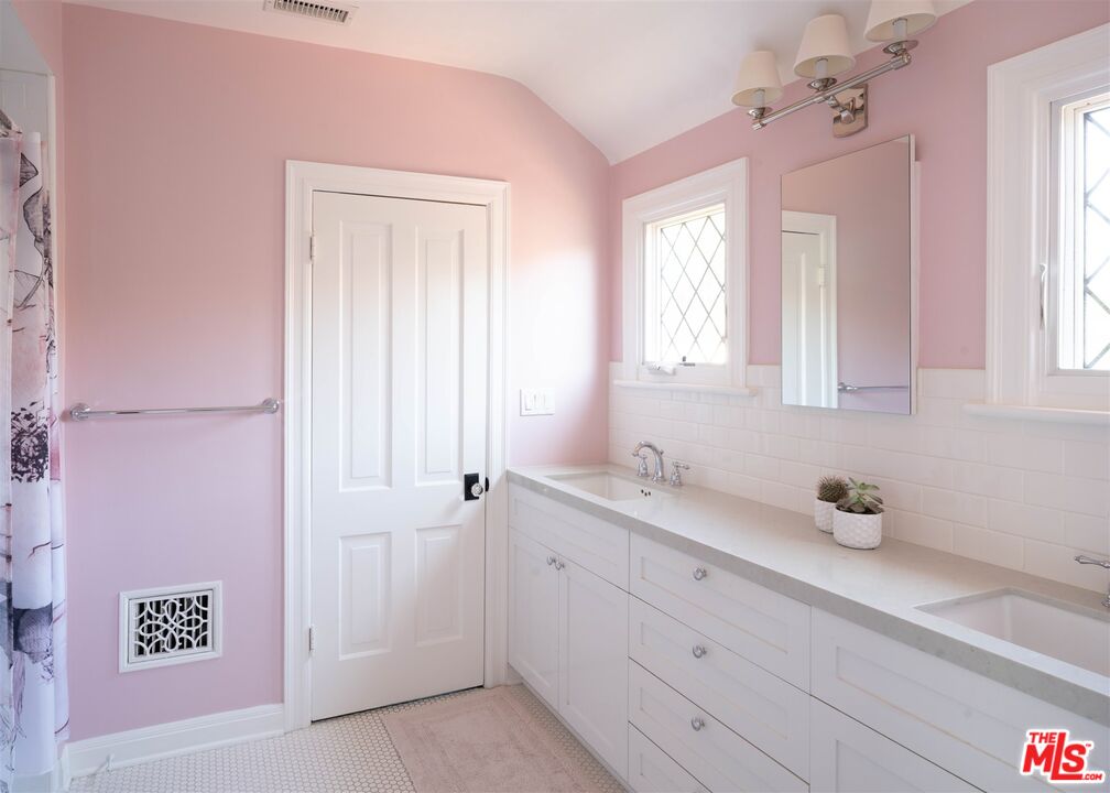 10736 Le Conte Avenue Los Angeles, CA 90024 - Photo 27 of 44