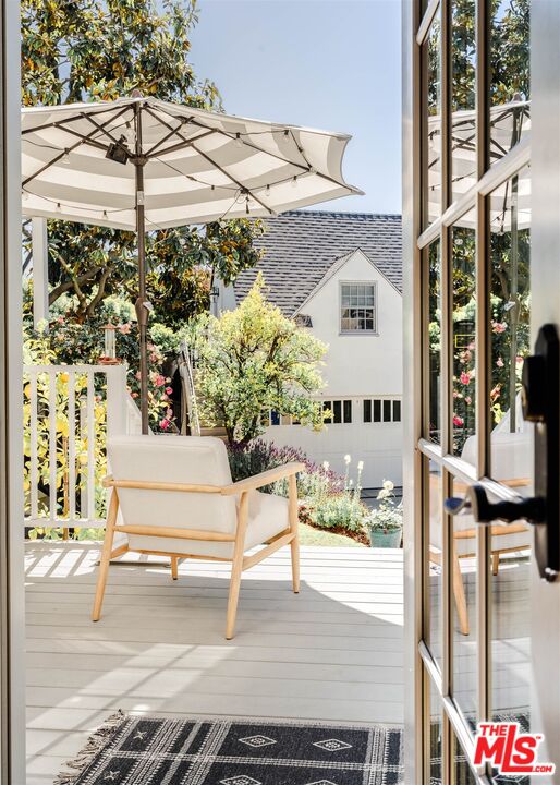 10736 Le Conte Avenue Los Angeles, CA 90024 - Photo 32 of 44 a picture of a table and chairs