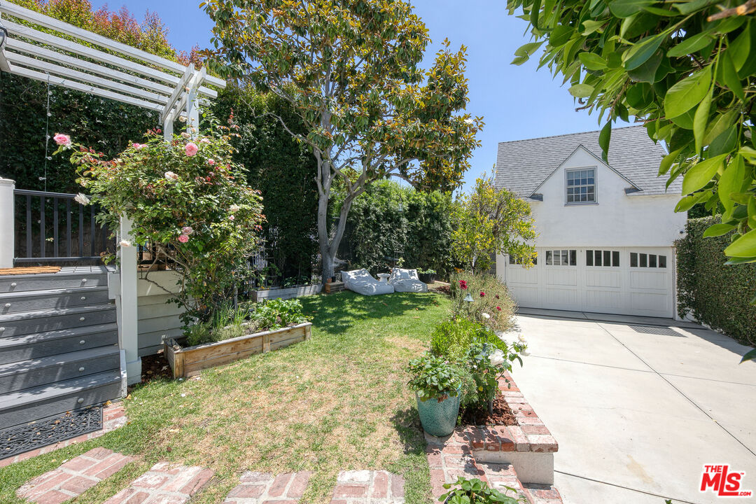 10736 Le Conte Avenue Los Angeles, CA 90024 - Photo 35 of 44
