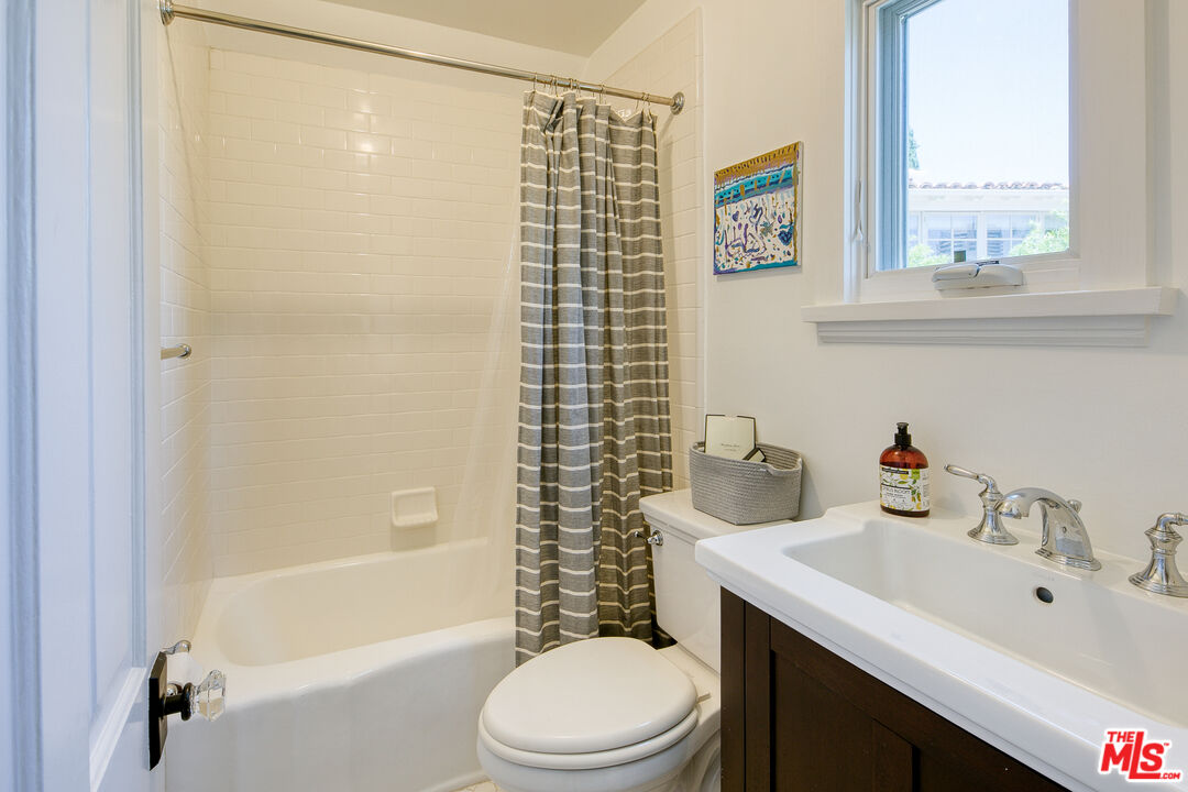 10736 Le Conte Avenue Los Angeles, CA 90024 - Photo 42 of 44 a bathroom with a sink toilet and shower
