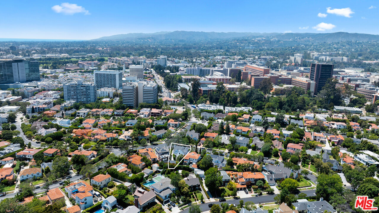 10736 Le Conte Avenue Los Angeles, CA 90024 - Photo 43 of 44 an aerial view of a city