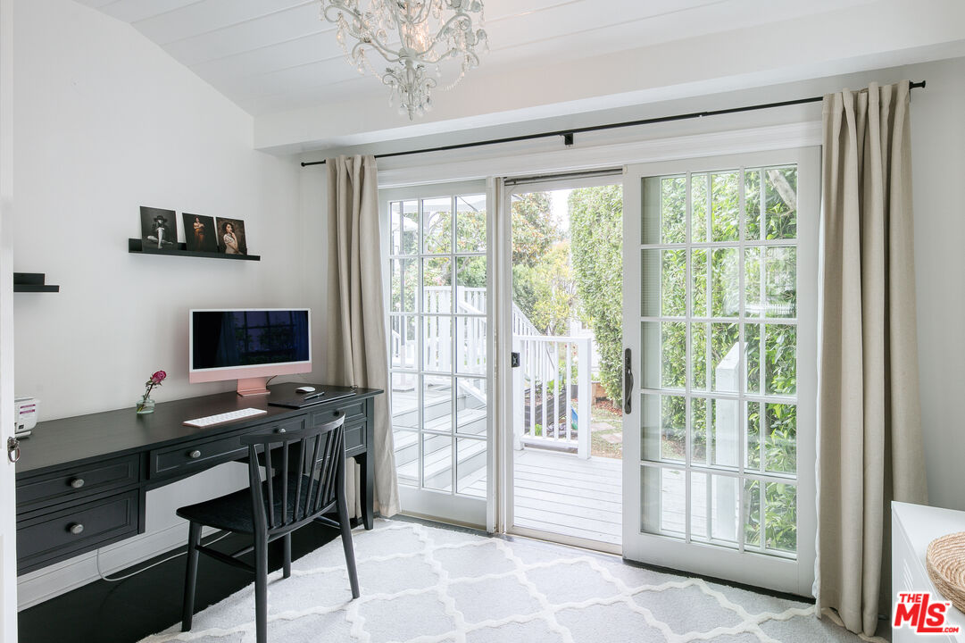 10736 Le Conte Avenue Los Angeles, CA 90024 - Photo 9 of 44