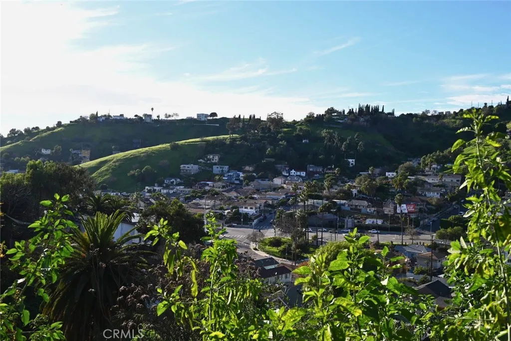 0 O Neil Kingsburg, CA 93631 - Photo 2 of 3 a view of a lake with a city