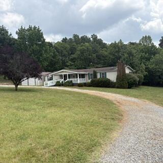 5140 Stewartsville Road Moneta, VA 24121 - Photo 26 of 26 IMG_1704 (1)
