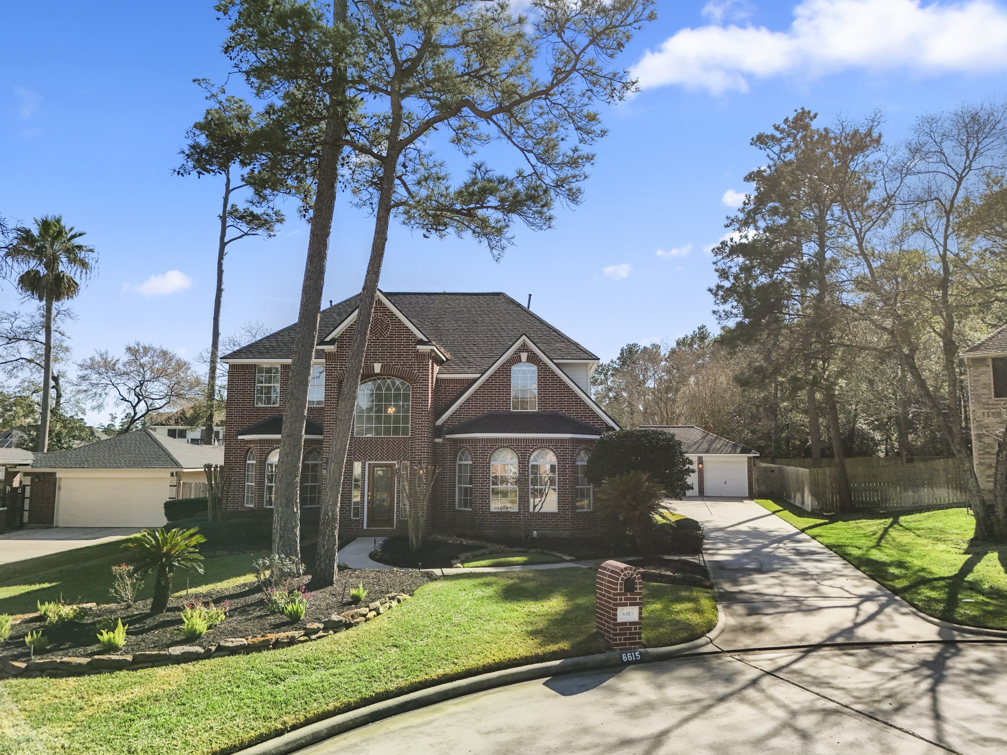 6615 Haughton Drive Spring, TX 77389 - Photo 2 of 50 From above, you can truly appreciate the setting. Positioned within the curve of the cul-de-sac, the home enjoys a wider front yard and an extended driveway that stretches back to the detached 3-car garage. The .297-acre lot gives the property room to breathe and a presence within Northampton Forest that’s hard to miss.
Now, let’s head toward the front entry.