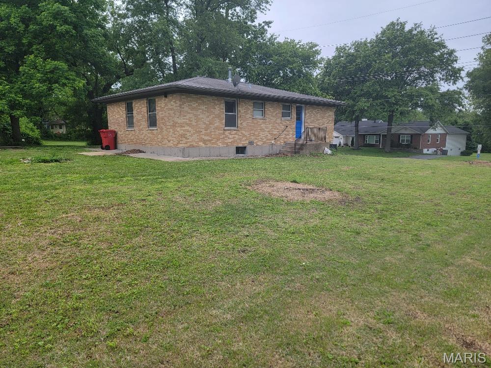 6128 Fee Fee Road Hazelwood, MO 63042 - Photo 2 of 22