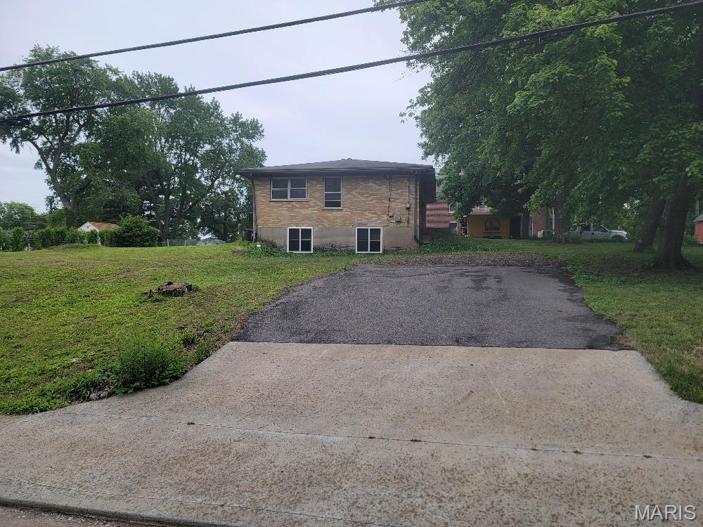 6128 Fee Fee Road Hazelwood, MO 63042 - Photo 3 of 22