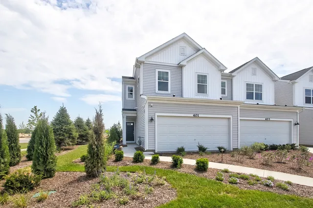 $389,990 | 306 Kingsport Drive, South Elgin, IL 60177