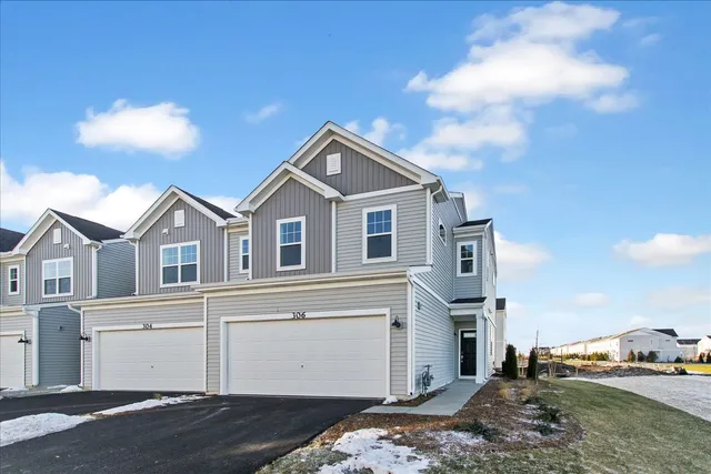 $389,990 | 306 Kingsport Drive, South Elgin, IL 60177