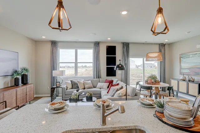 $389,990 | 306 Kingsport Drive, South Elgin, IL 60177