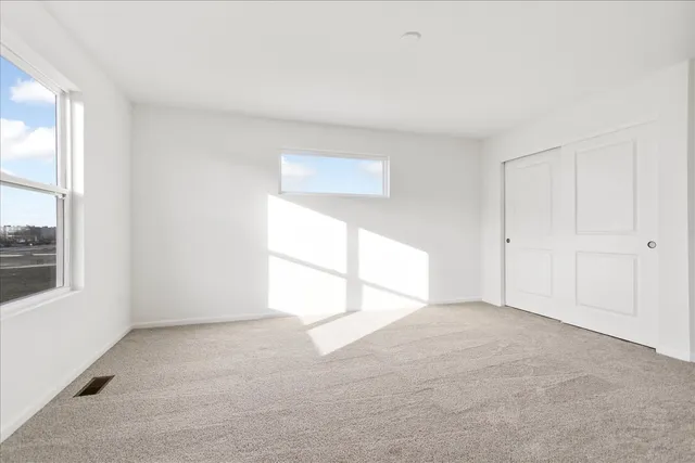 $349,990 | 306 Kingsport Drive, South Elgin, IL 60177