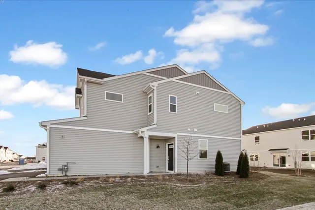 $349,990 | 306 Kingsport Drive, South Elgin, IL 60177