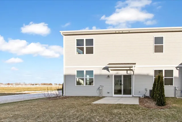 $369,990 | 306 Kingsport Drive, South Elgin, IL 60177