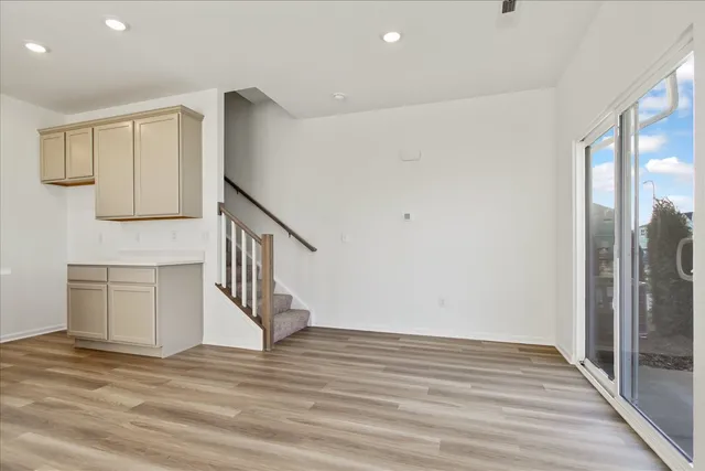 $349,990 | 306 Kingsport Drive, South Elgin, IL 60177