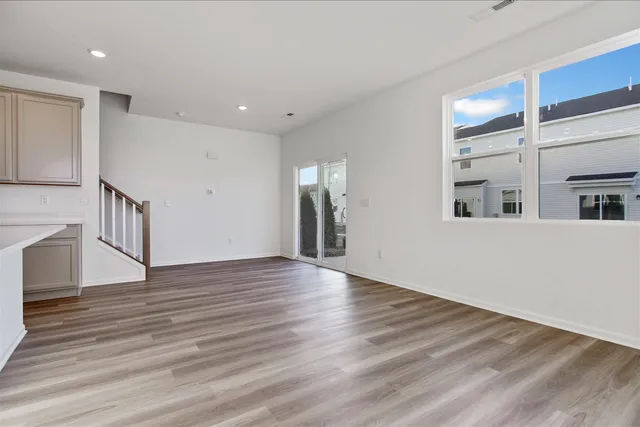 $349,990 | 306 Kingsport Drive, South Elgin, IL 60177