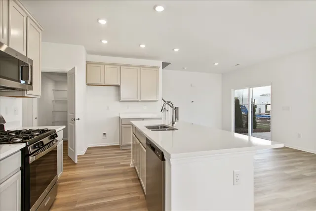 $369,990 | 306 Kingsport Drive, South Elgin, IL 60177