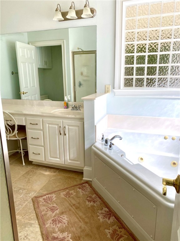53 Angus Run Seneca, SC 29672 - Photo 16 of 49 Master Bath W/ Separate Shower