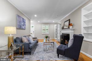 9613 Brunett Avenue Silver Spring, MD 20901 - Photo 18 of 52 Living room