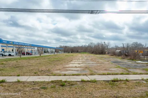 $375,000 | 6153 Johnston Street, Lafayette, LA 70503