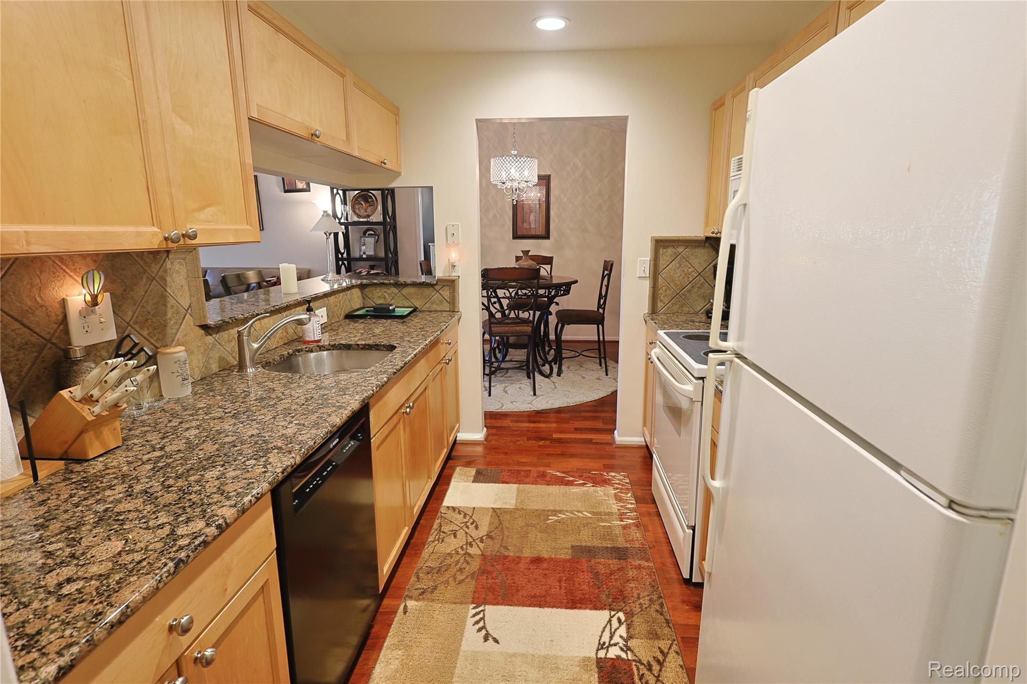 3581 Oakmonte Boulevard Rochester, MI 48306 - Photo 20 of 34