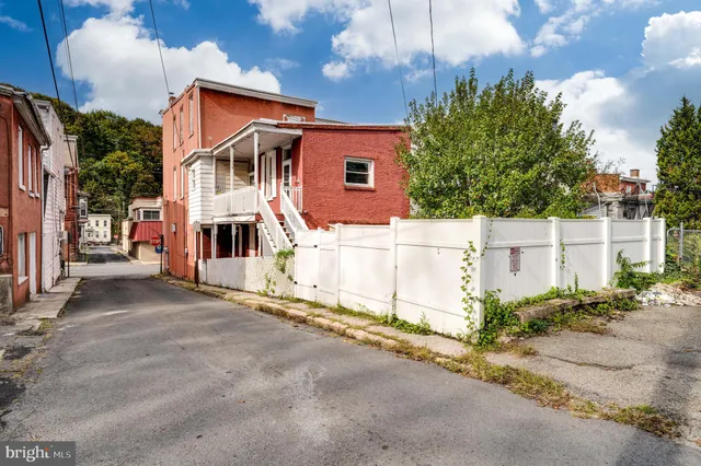 $199,900 | 621 West Market Street, Pottsville, PA 17901