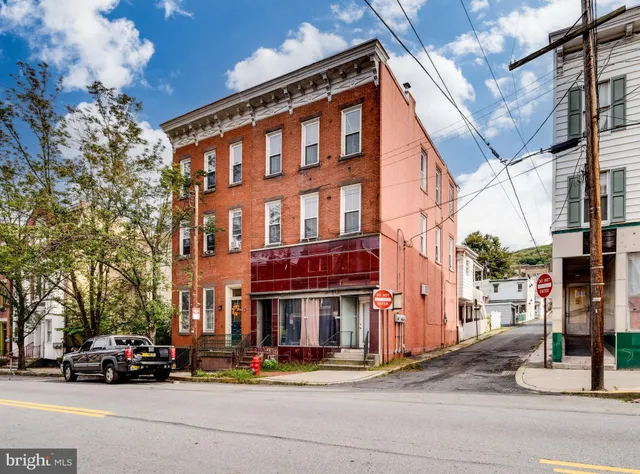 $199,900 | 621 West Market Street, Pottsville, PA 17901