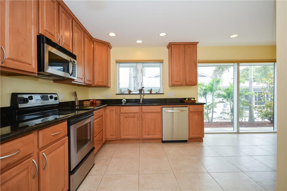 1372 Northwest 4th Court Boca Raton, FL 33432 - Photo 9 of 25 Photo 9