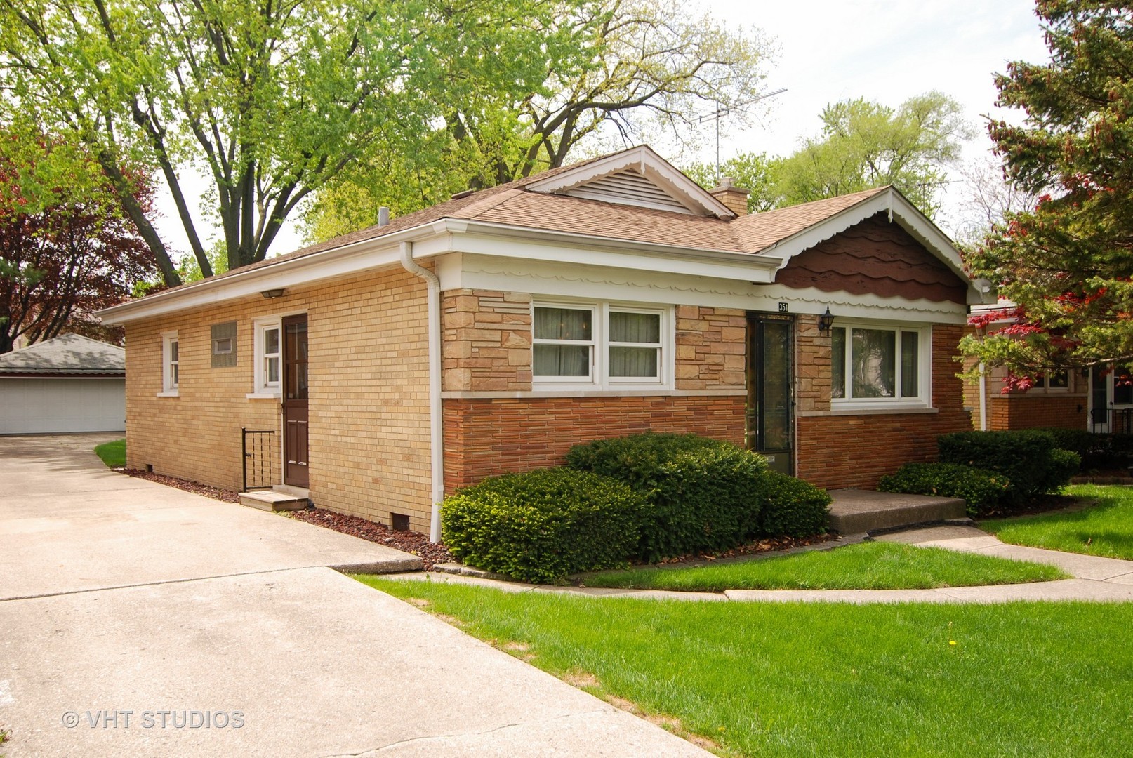 351 Lionel Road Riverside, IL 60546 - Photo 1 of 17