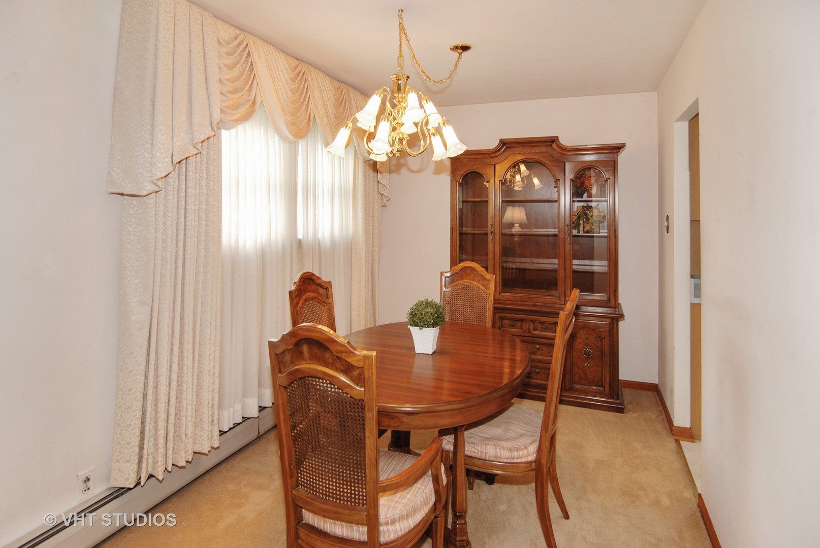 351 Lionel Road Riverside, IL 60546 - Photo 3 of 17