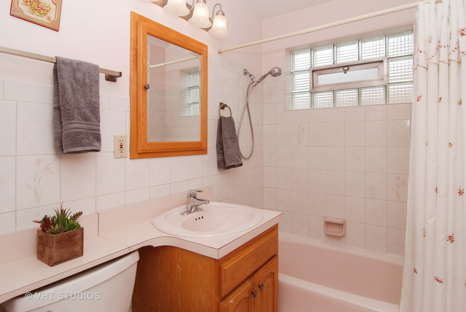 351 Lionel Road Riverside, IL 60546 - Photo 9 of 17