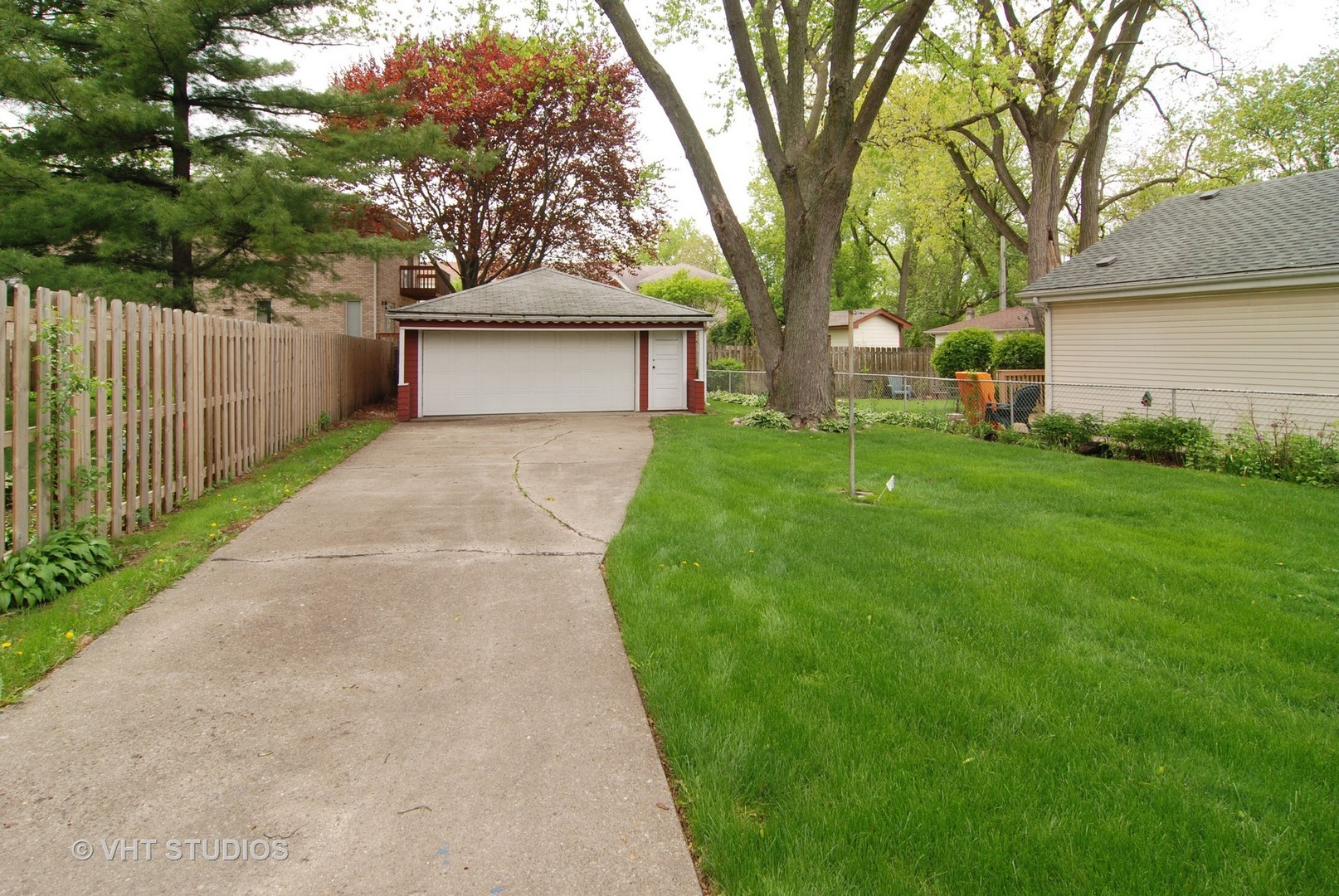 351 Lionel Road Riverside, IL 60546 - Photo 10 of 17