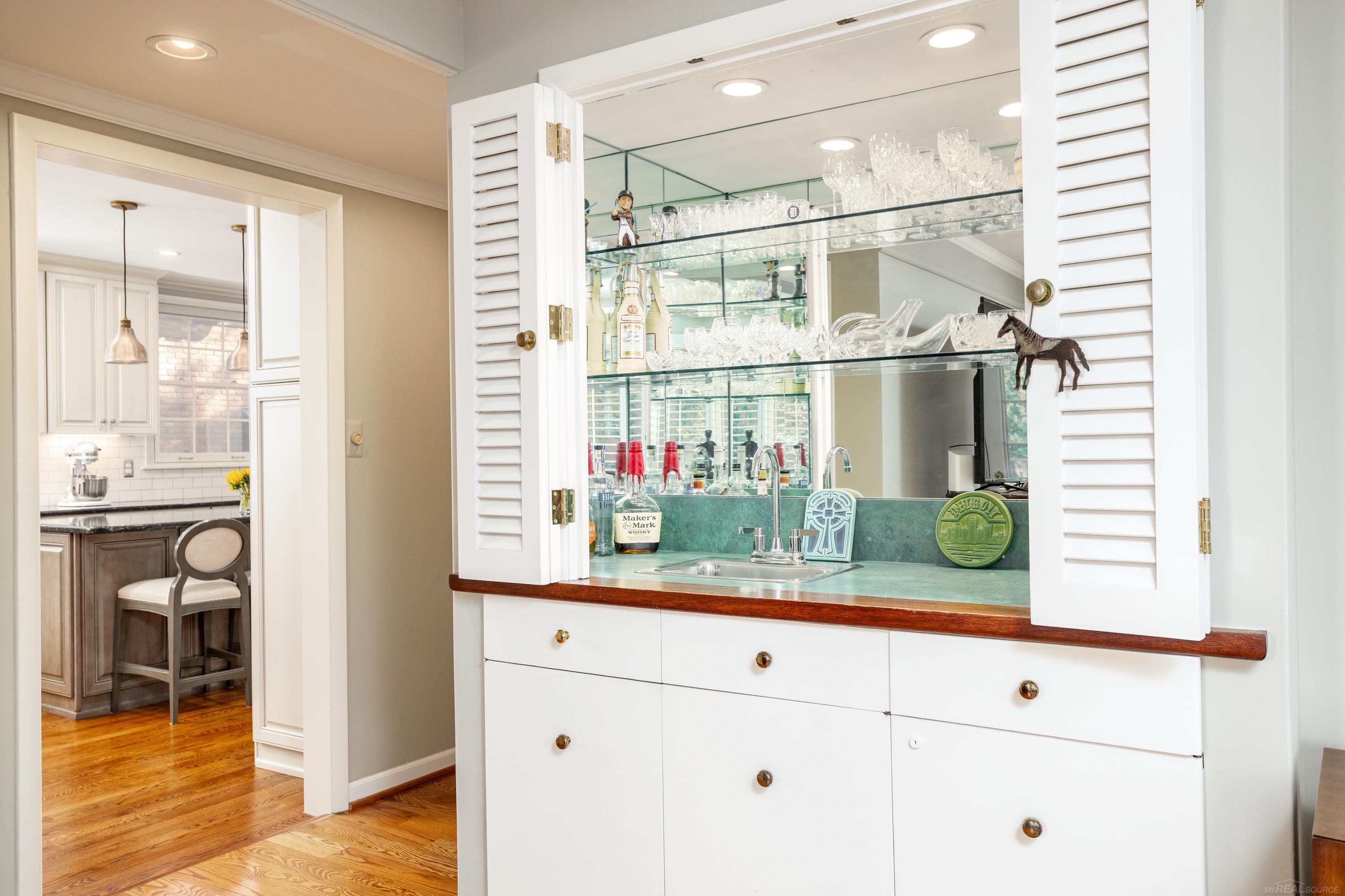 1115 Whittier Road Grosse Pointe, MI 48230 - Photo 18 of 68 50086408-17.JPG