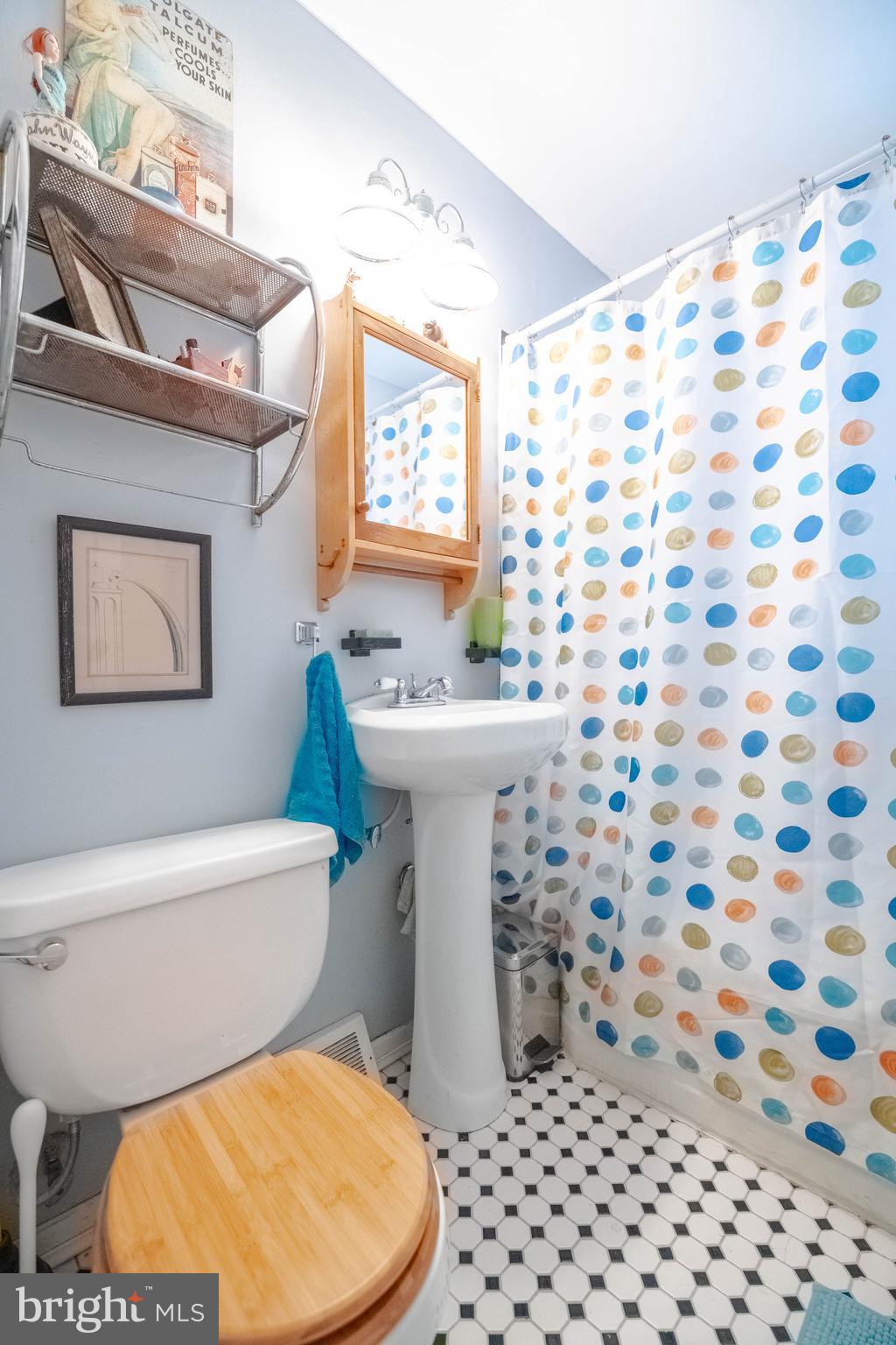 3435 Cornwall Road Baltimore, MD 21222 - Photo 9 of 37 FULL BATH MAIN LEVEL