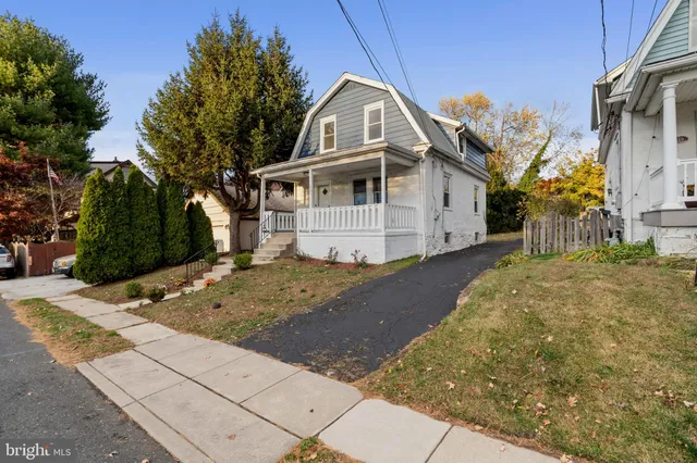 $299,900 | 521 Blythe Avenue, Drexel Hill, PA 19026