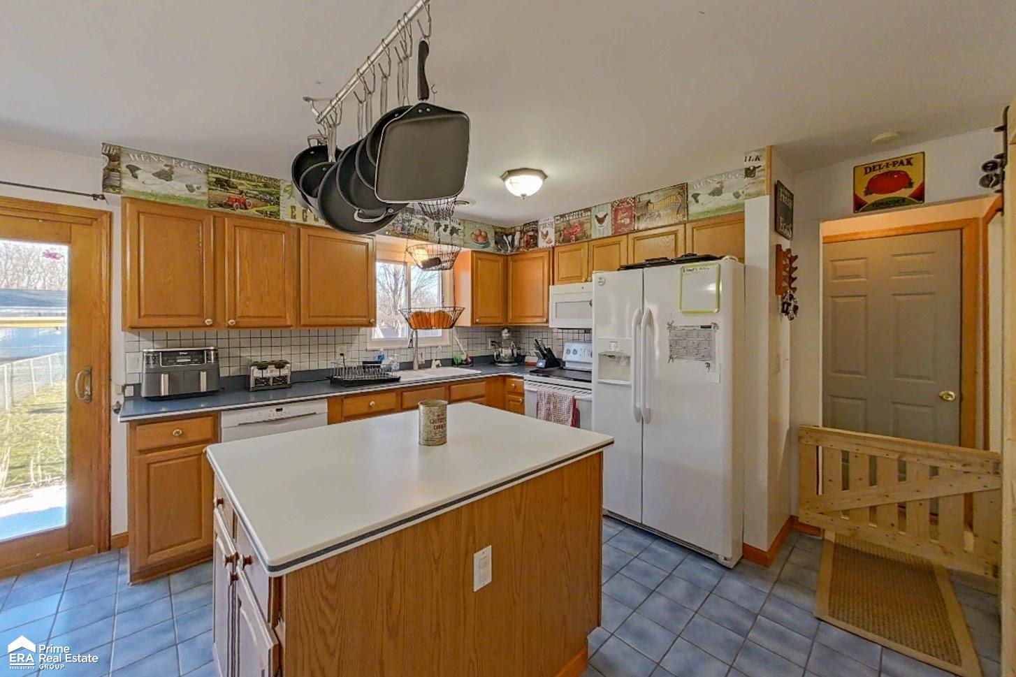 11399 East Stanley Road Davison, MI 48423 - Photo 6 of 60 50103786-5.JPG