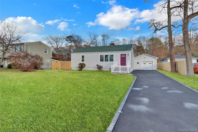$639,990 | 225 Norma Avenue, West Islip, NY 11795
