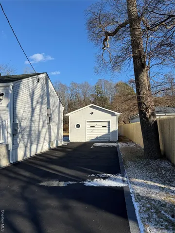 $639,990 | 225 Norma Avenue, West Islip, NY 11795