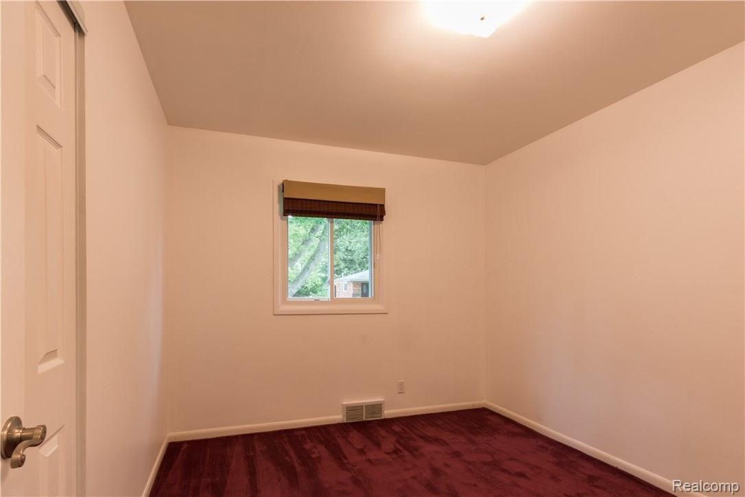 1391 Maple Drive Rochester, MI 48307 - Photo 16 of 18 3rd Bedroom
