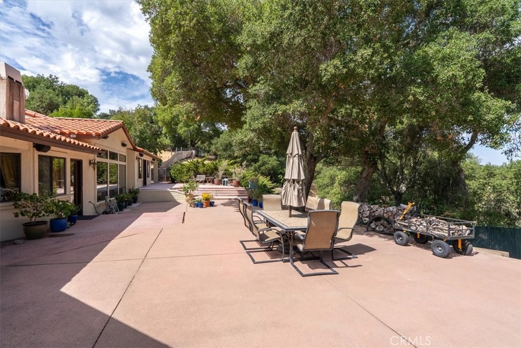 2955 San Fernando Road Atascadero, CA 93422 - Photo 39 of 62 a view of a patio with a table and chairs