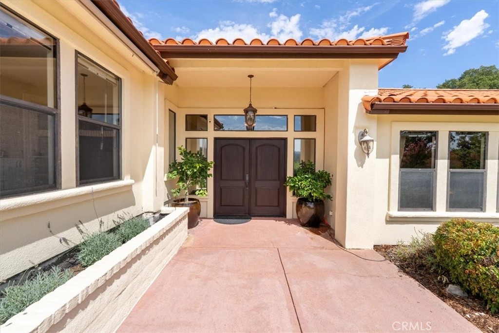 2955 San Fernando Road Atascadero, CA 93422 - Photo 5 of 62 a front view of a house with a yard