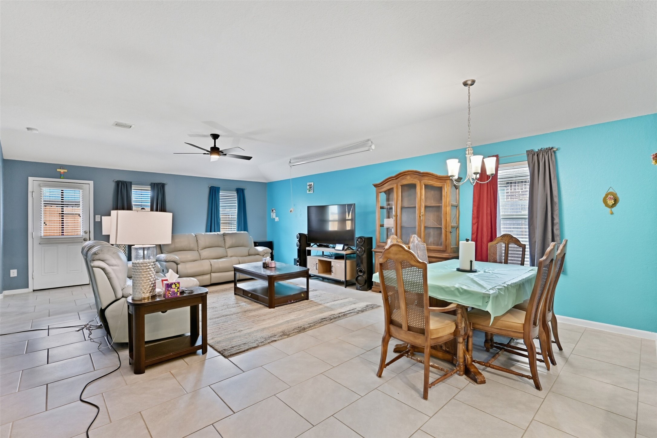 714 Calm Court Rosharon, TX 77583 - Photo 11 of 33 Dining space located off the kitchen with tile floors and plenty of natural light.