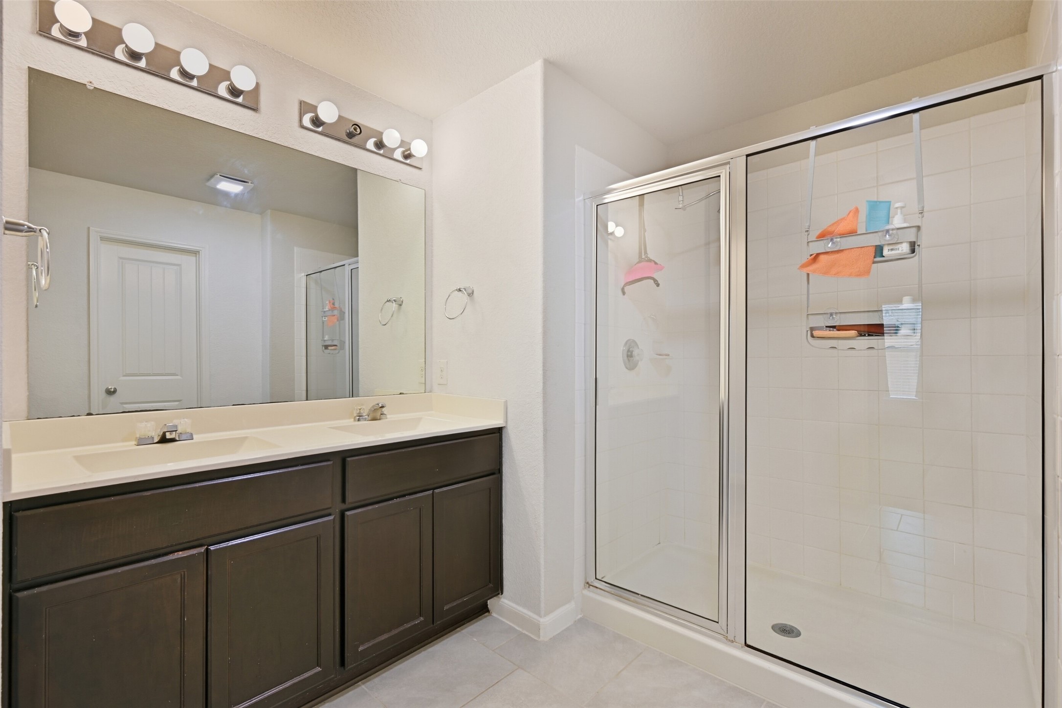 714 Calm Court Rosharon, TX 77583 - Photo 19 of 33 Primary bath with dual sinks, oversized walk-in shower, and access to a large walk-in closet.